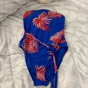 One piece strapless bathing suit